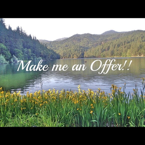 Handbags - If the price doesn’t fit pleas make me an offer!